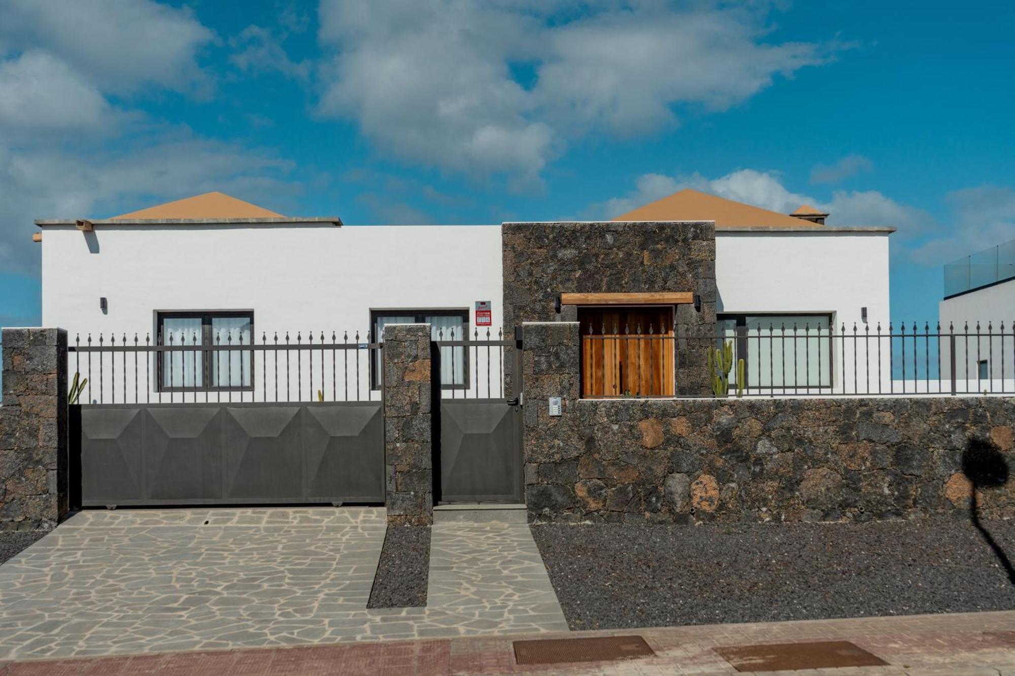 Seascape Heated Pool, Air-Con, View, Adult Only Apartment Коралео Екстериор снимка